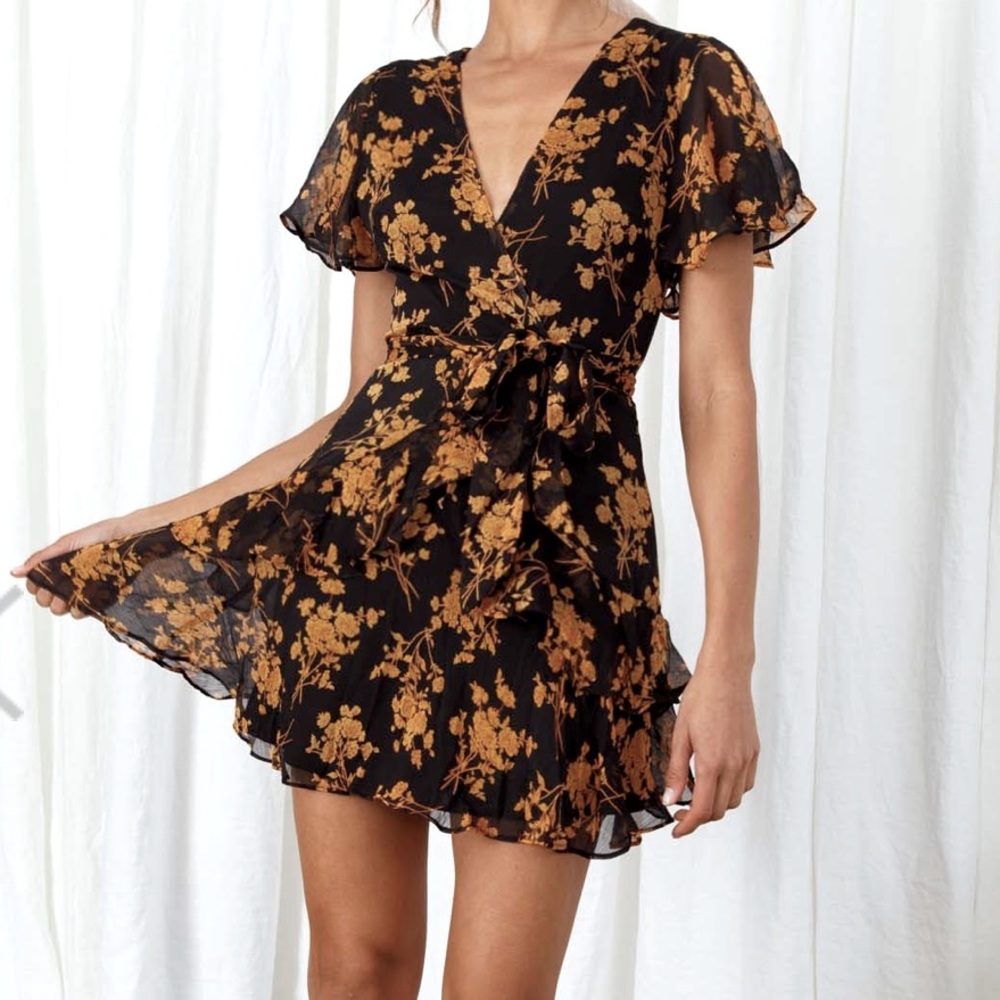 Selfie Leslie Kerry Layered Angel Sleeve Dress (black/orange Flower)